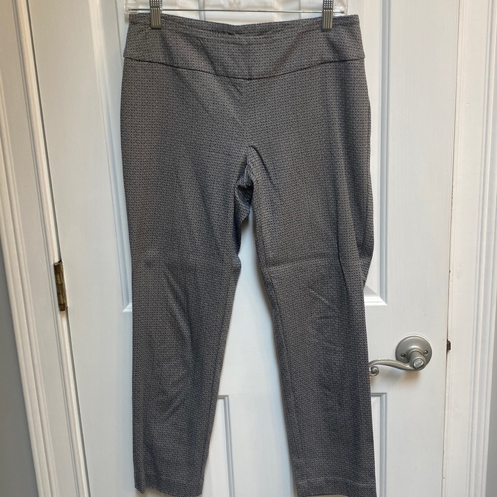 Crop pants. No buttons or zippers